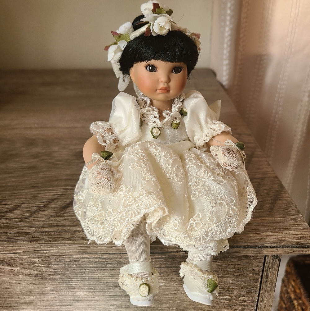 💗Marie Osmond Tiny Tot Elegant Doll in White Lacy Dress
